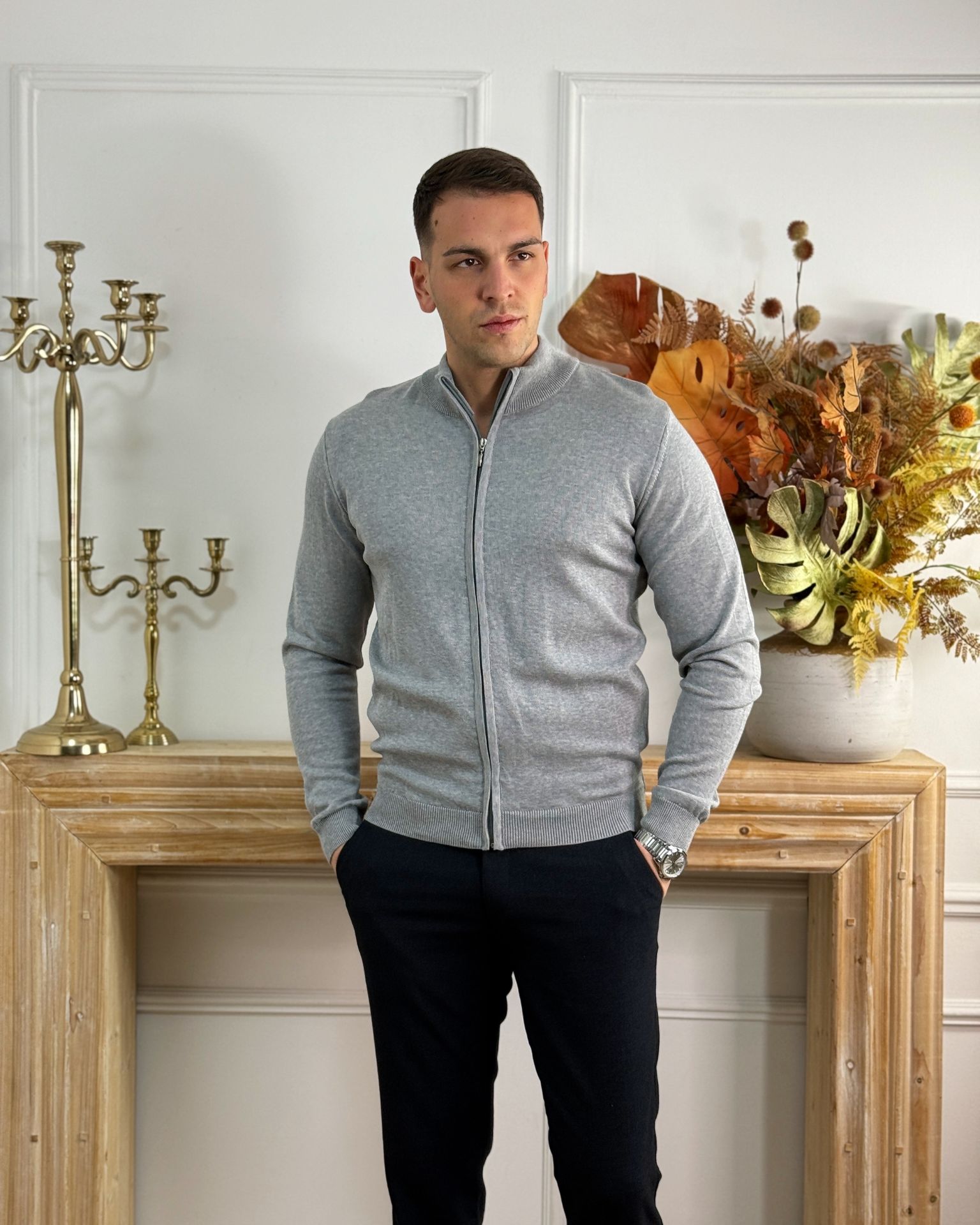 Sivi dzemper kopčanje celom dužinom