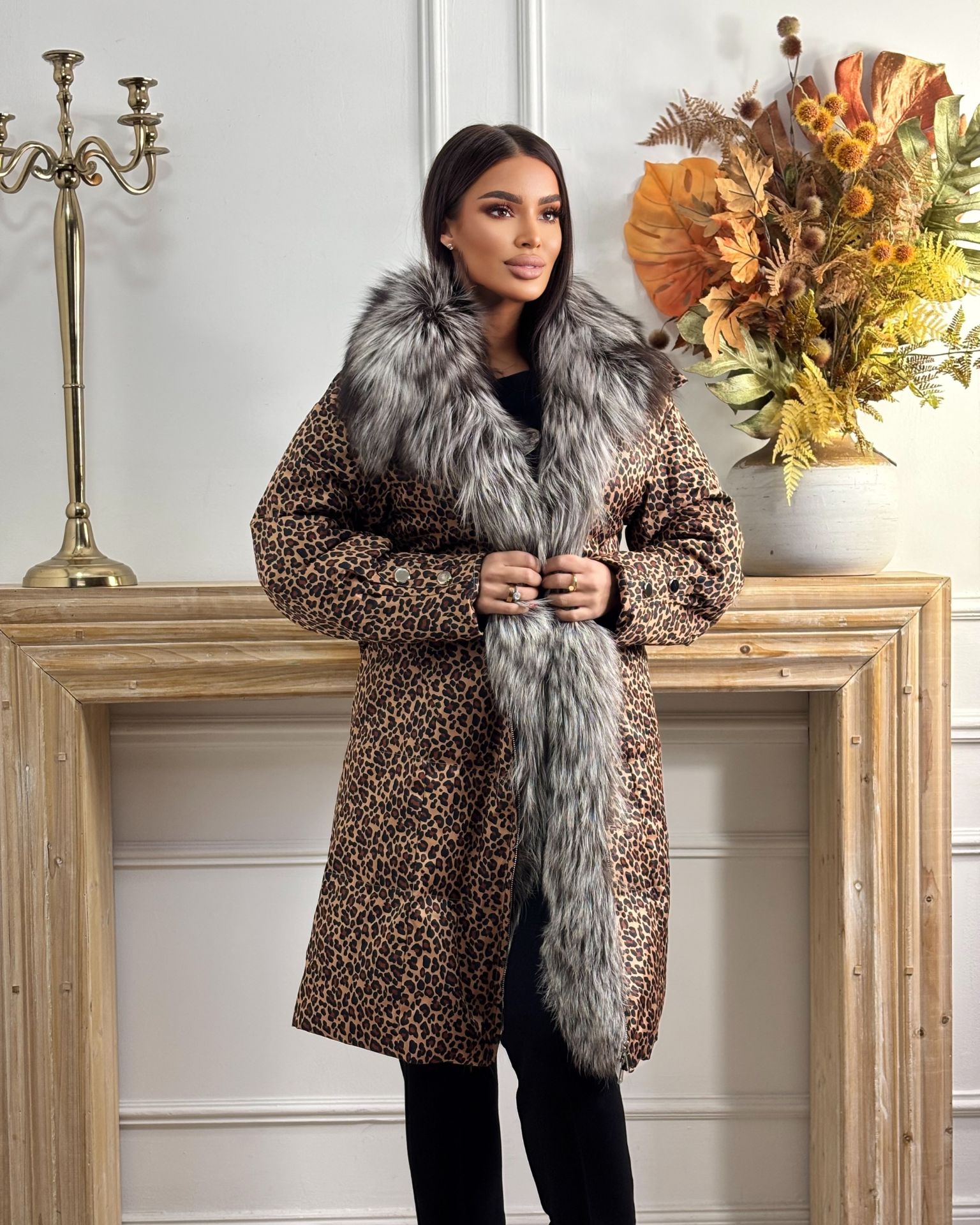 Jakna tigrastog dezena sa prirodnim krznom