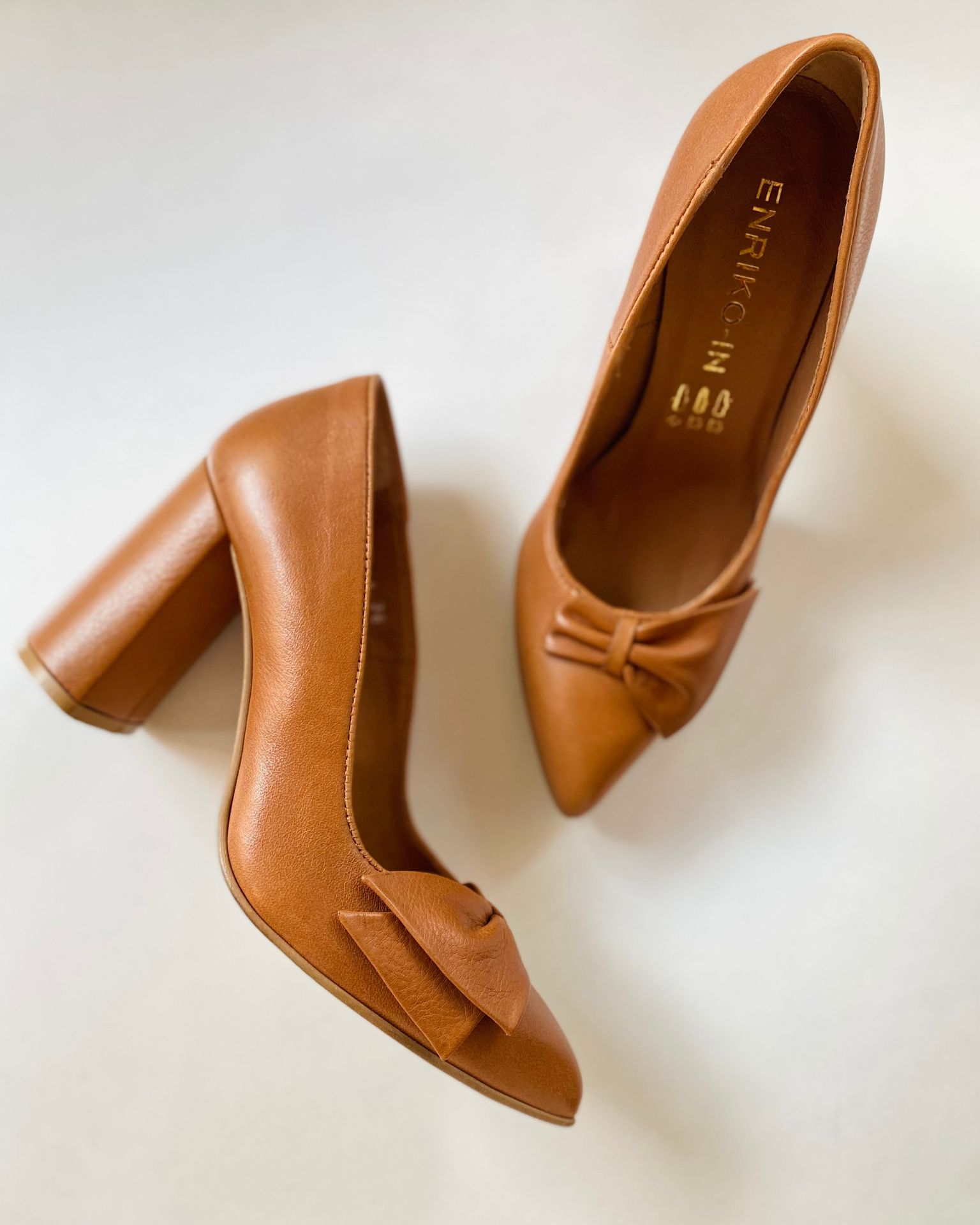 Cipele / Camel Bow Charm