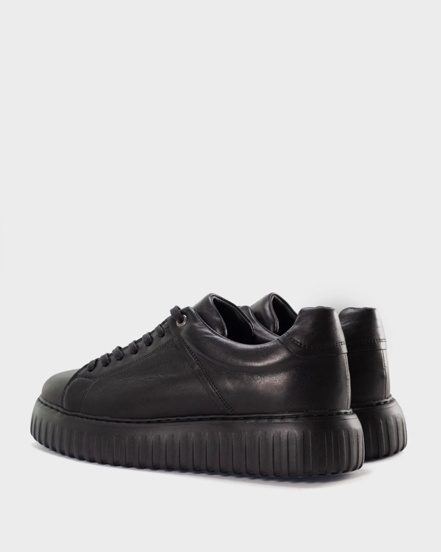 Muške crne kožne patike