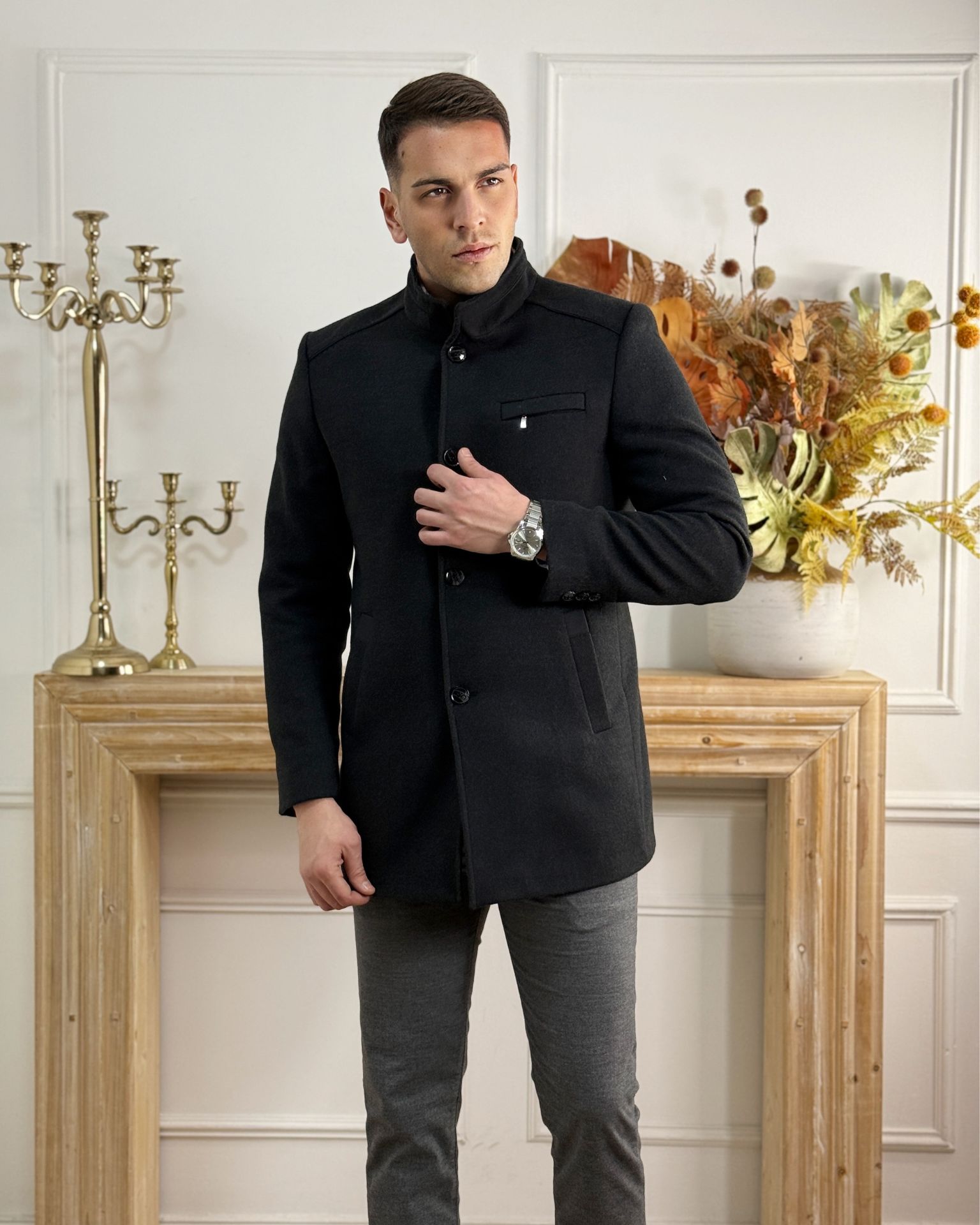 Muški tamno sivi kaput sa ruskom kragnom