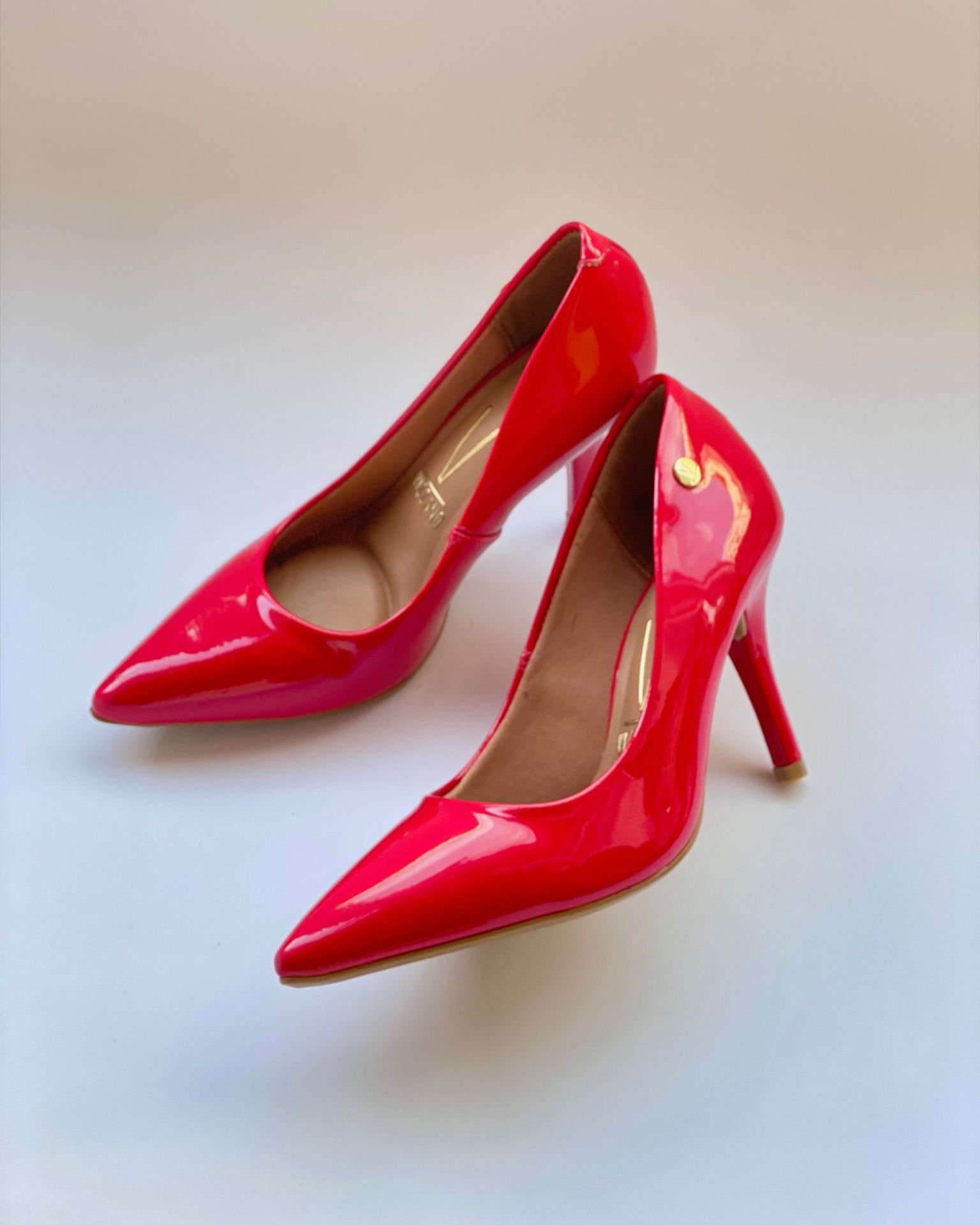 Crvene lak salonke / Red Classic