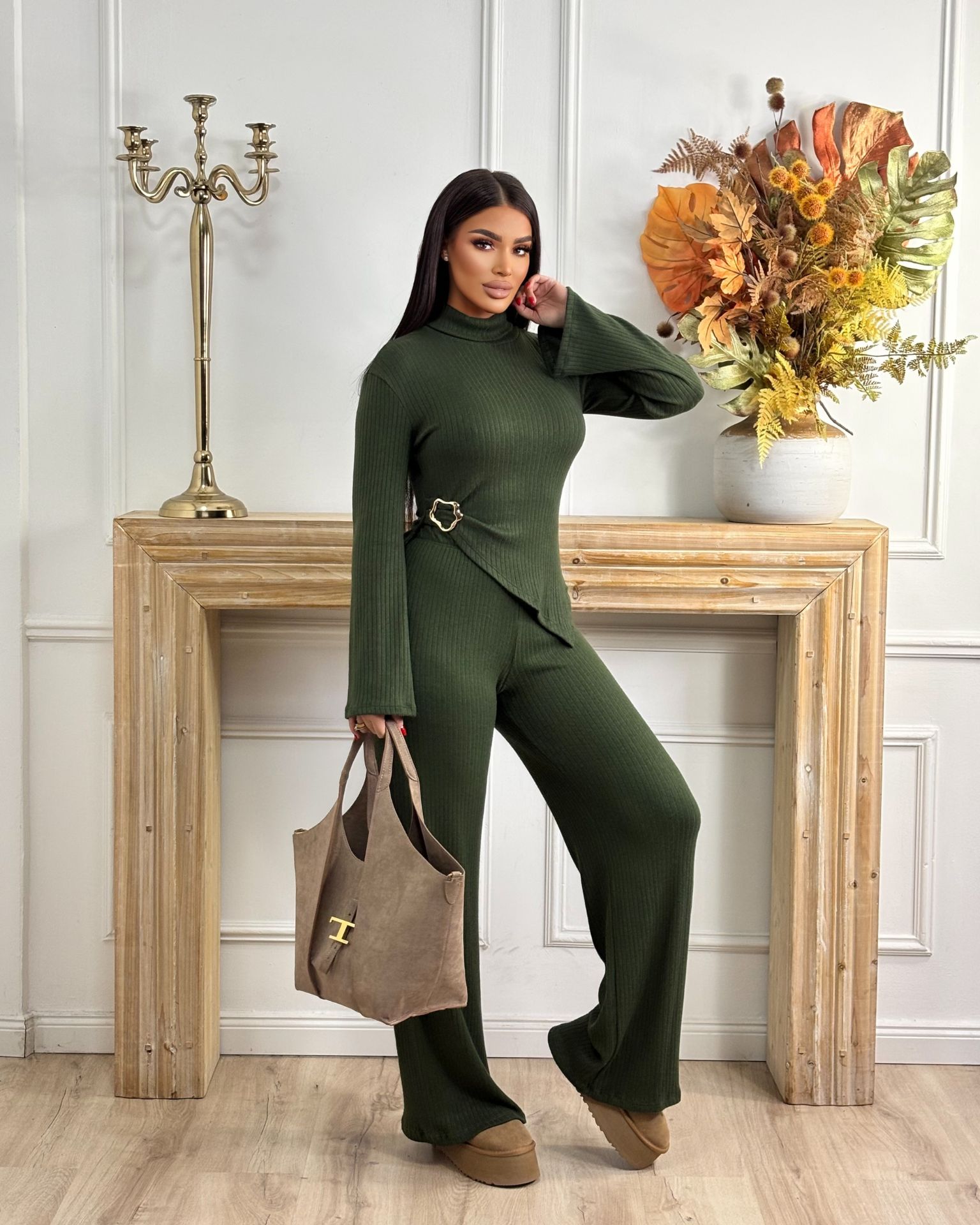 Komplet sa zlatnom kopčom