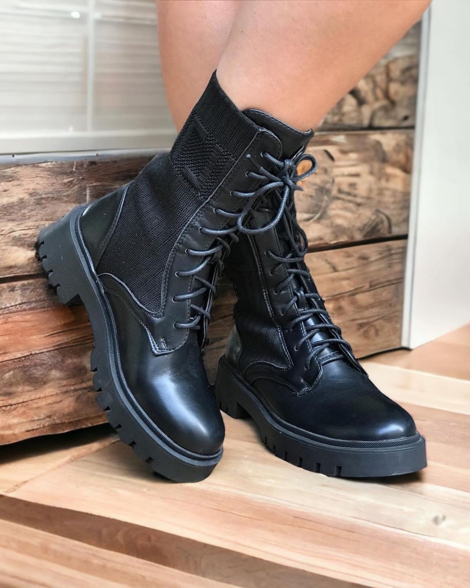 Crne čizme od eko kože / martinke stretch style