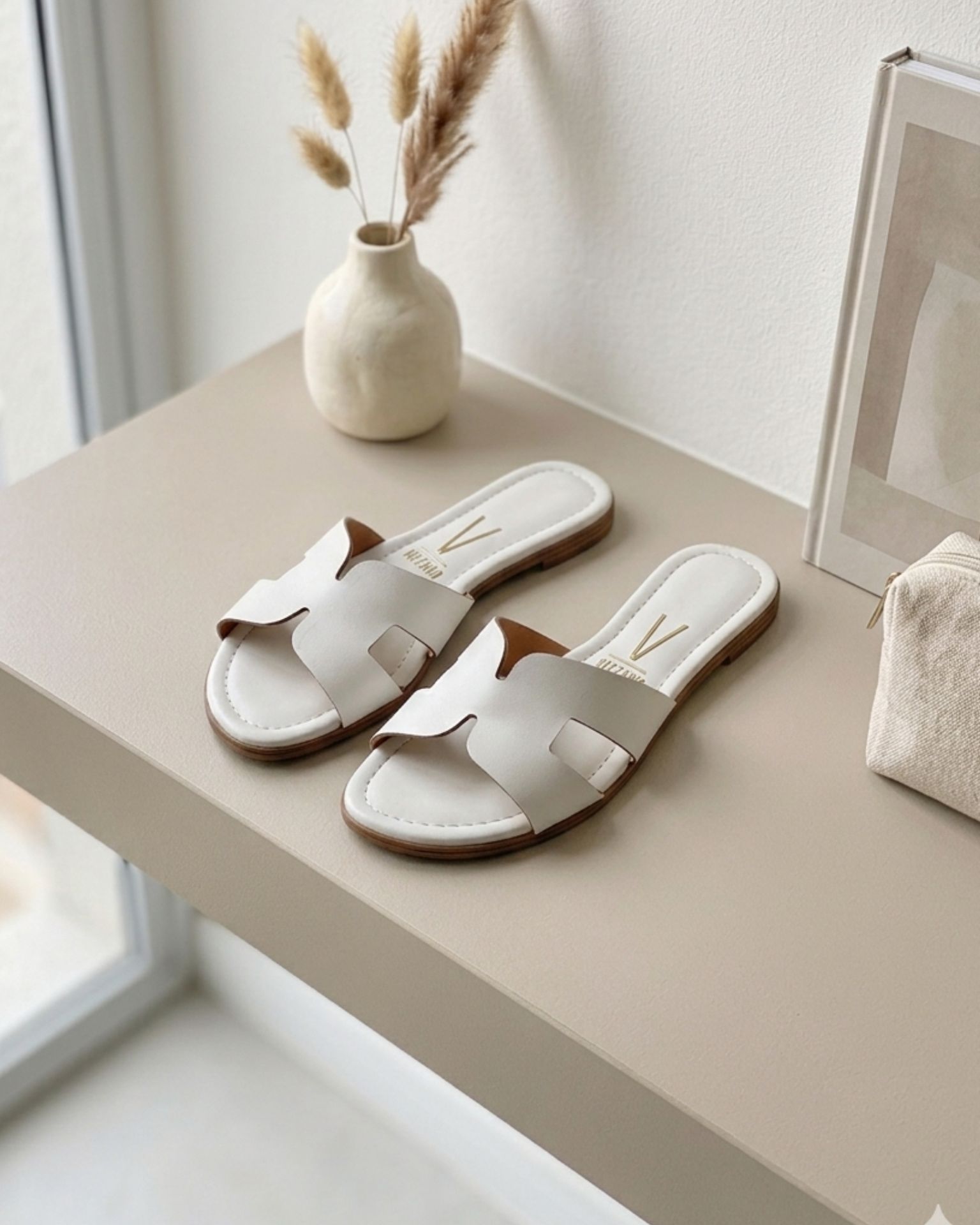 Ravne papuče / White Flat