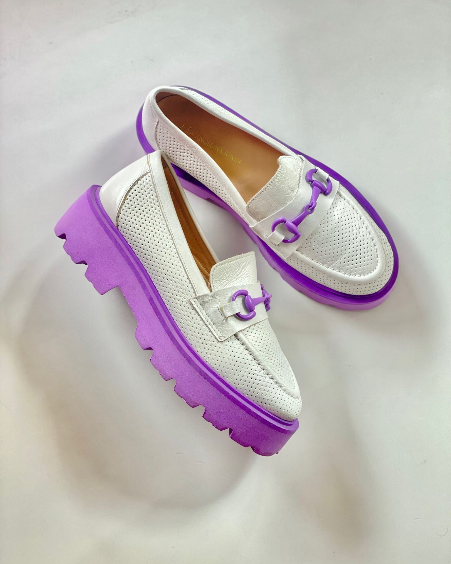 Bele kožne mokasine / Purple Touch