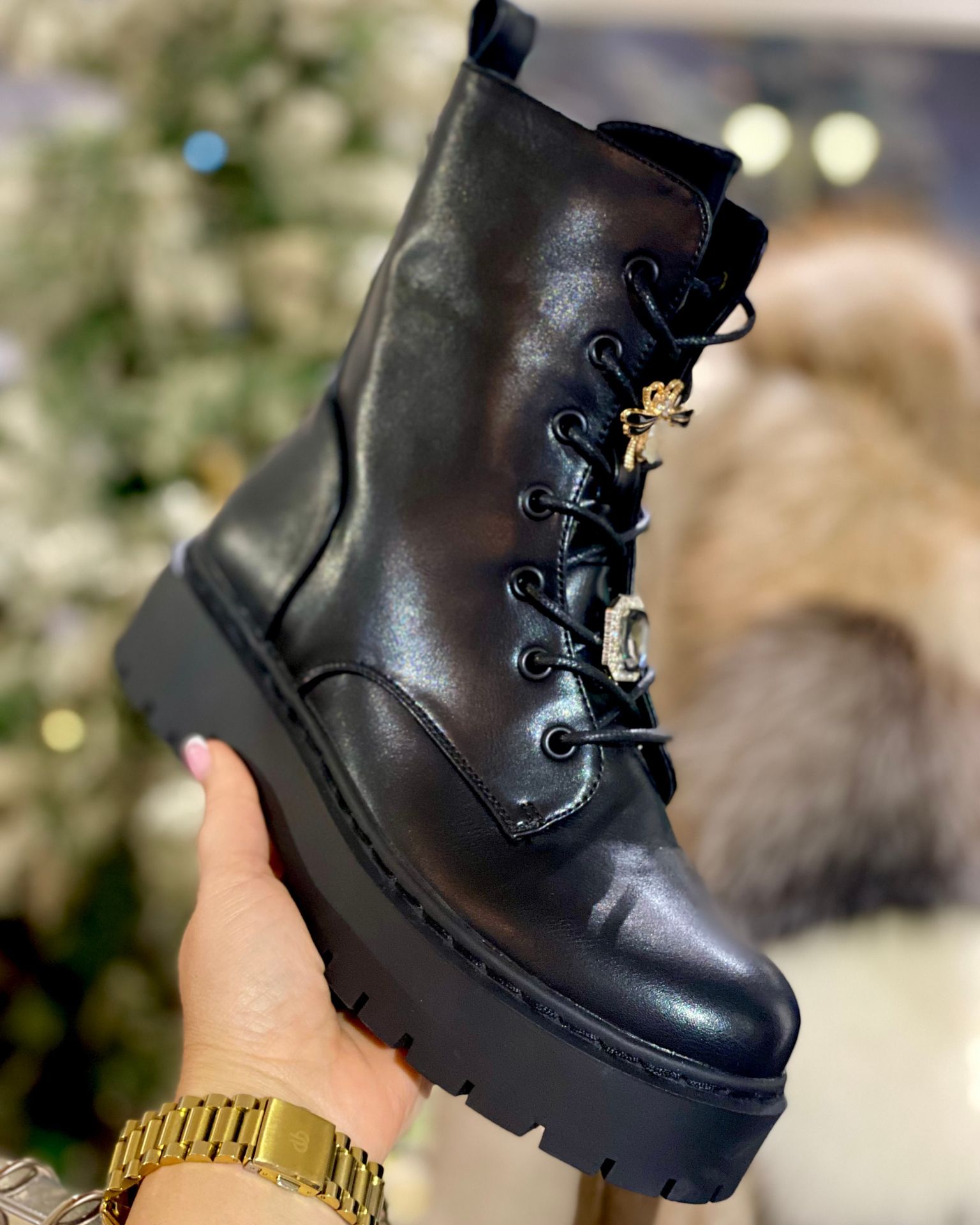 Crne čizme od eko kože