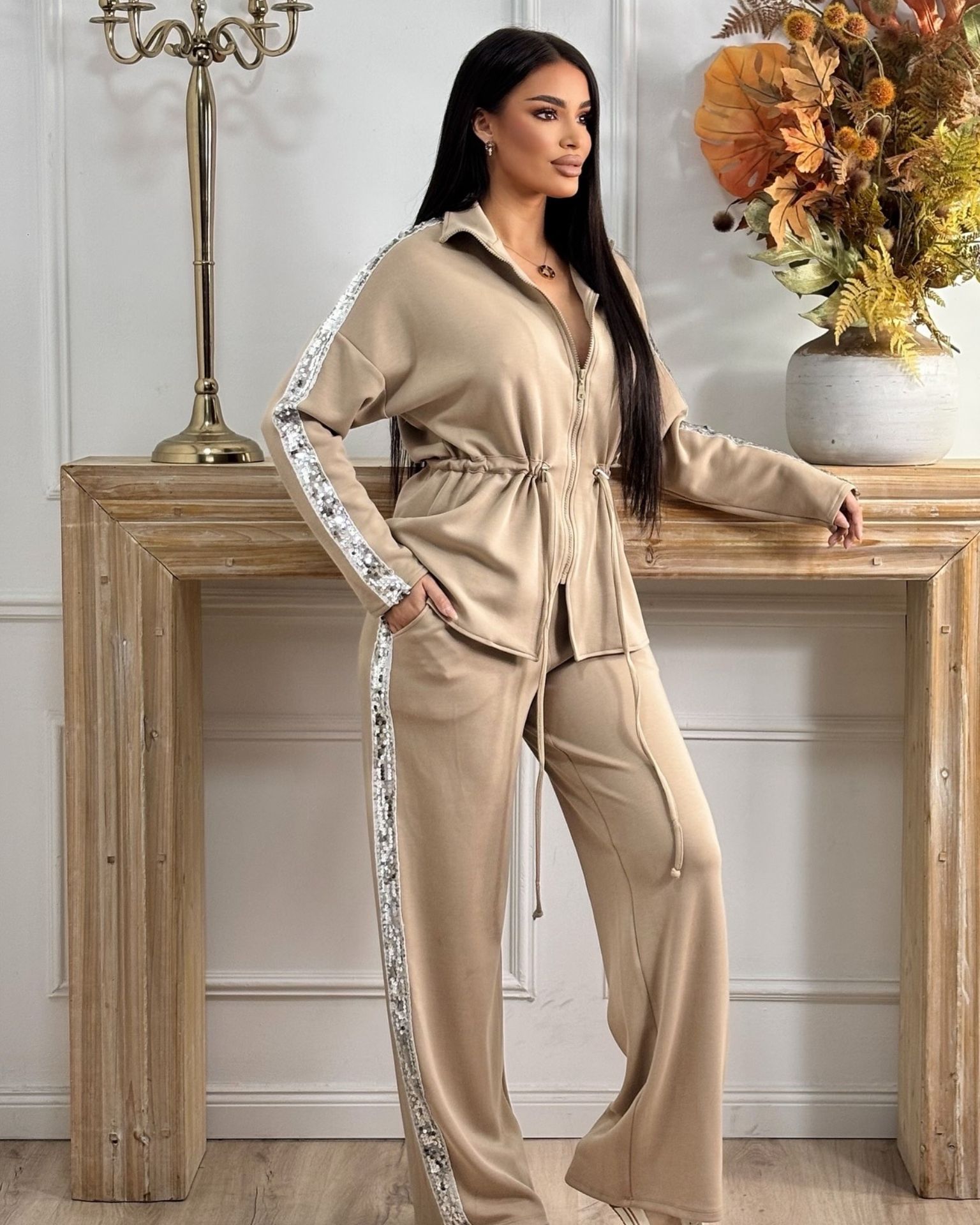 Bež komplet sa štrasom