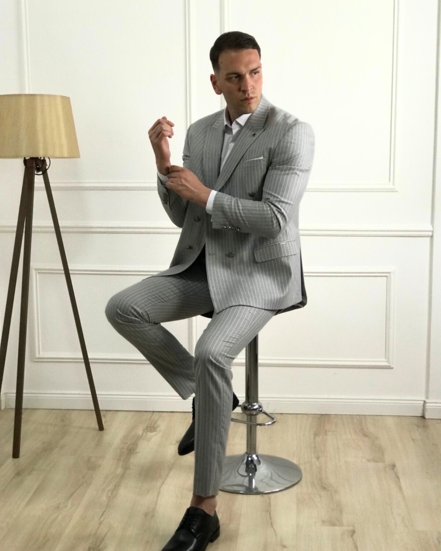 Odelo/sivo sa prugama dvoredno kopčanje