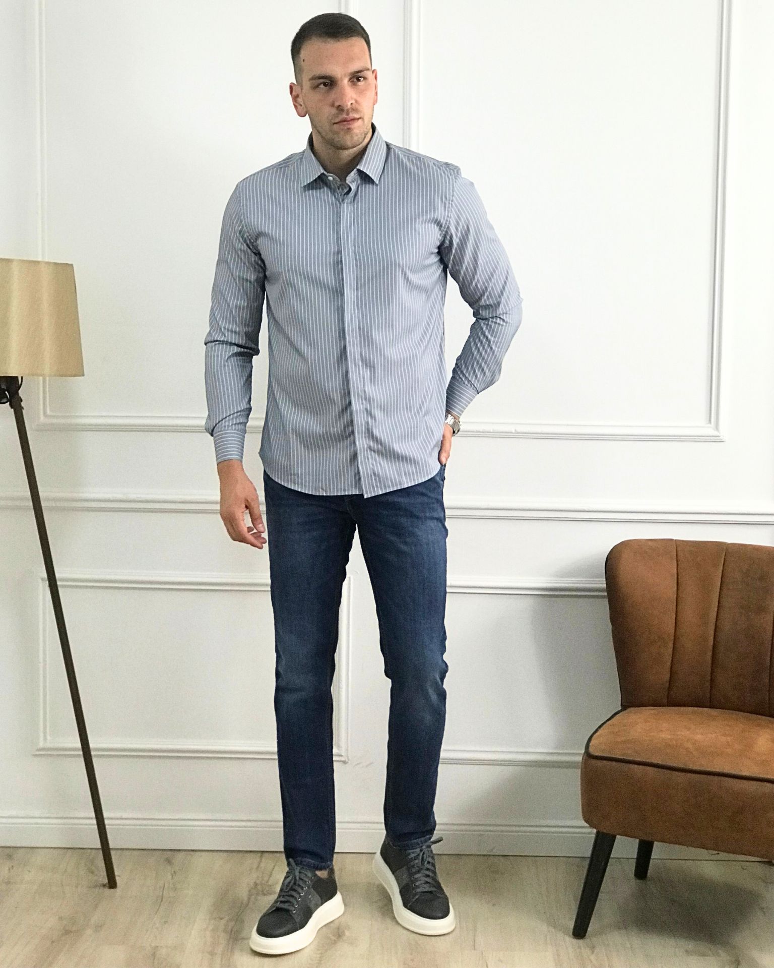 Muška siva kosulja sa prugama