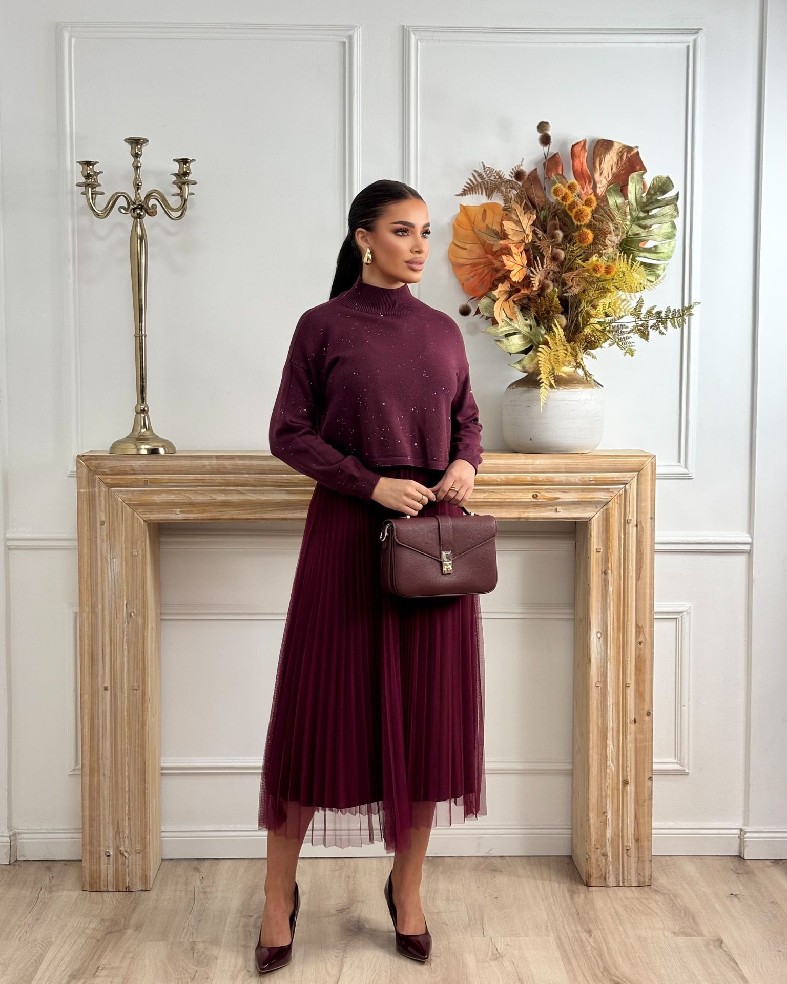 Bordo set sa svetlucavom bluzom