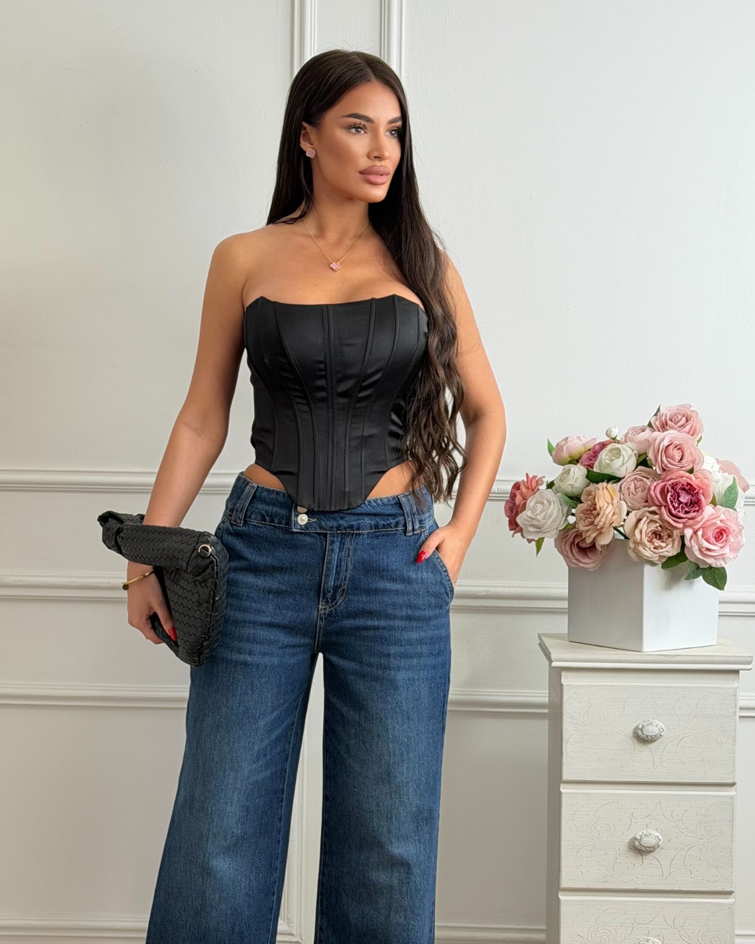 Korset / Black Lace-Up Elegance