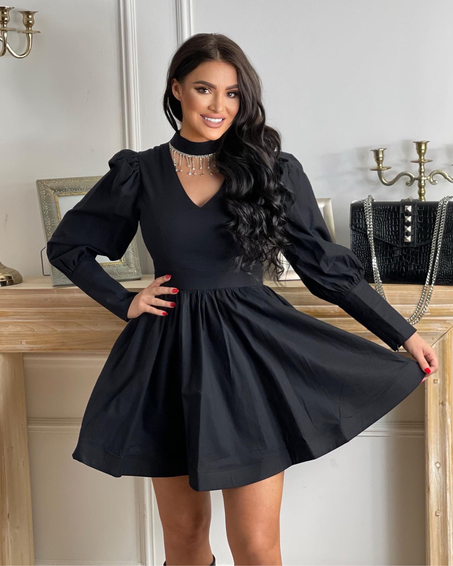 Crna kratka haljina sa kristalima // Astrea