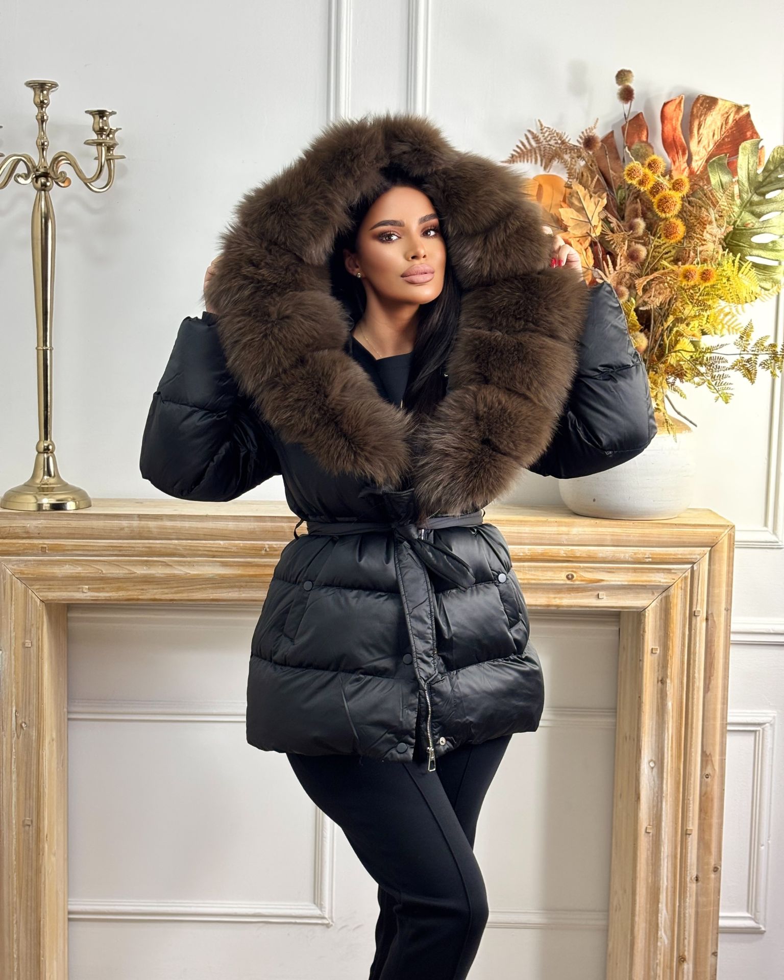 Crna perjana jakna sa prirodnim krznom