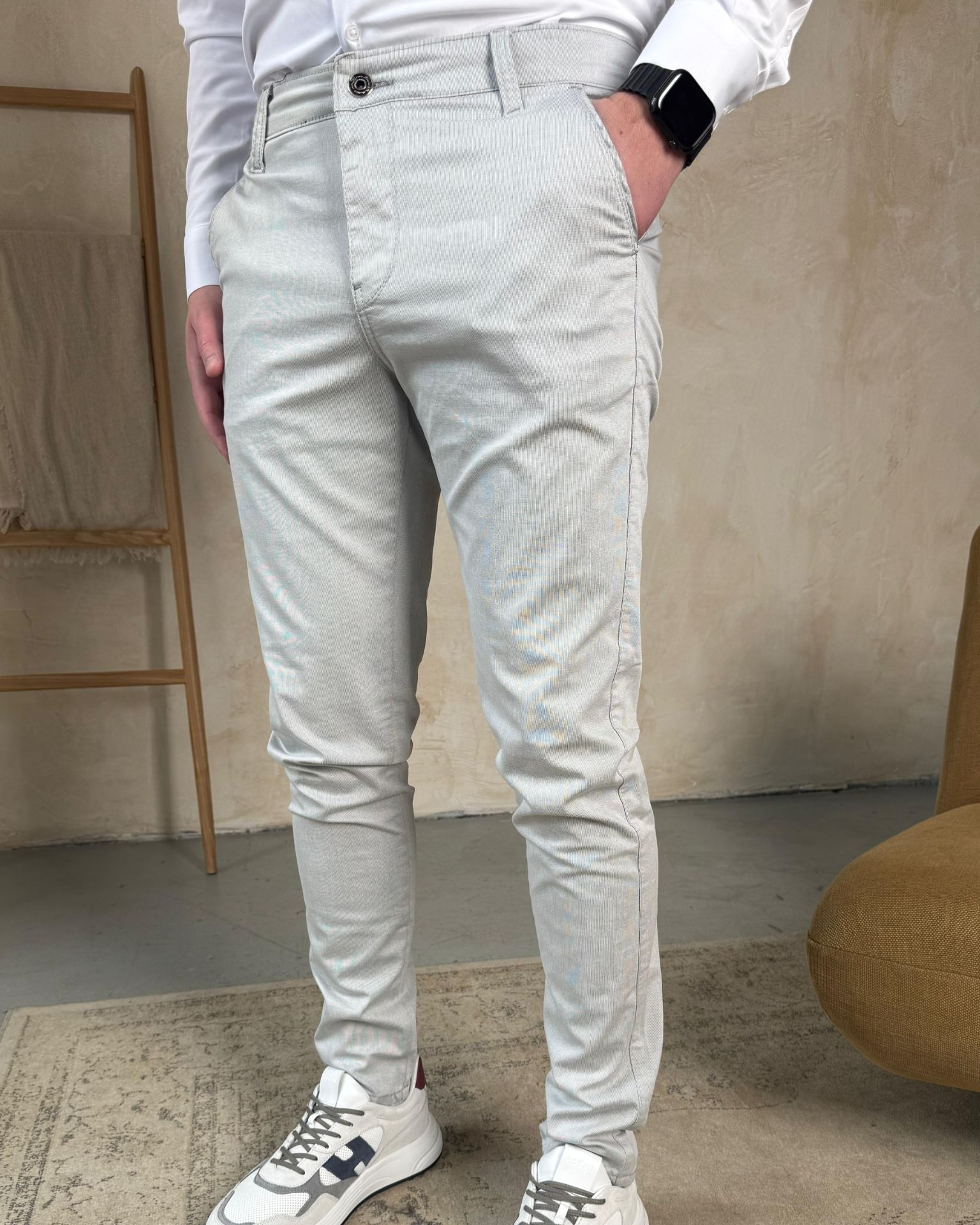 Muške pantalone / moderna siva klasika