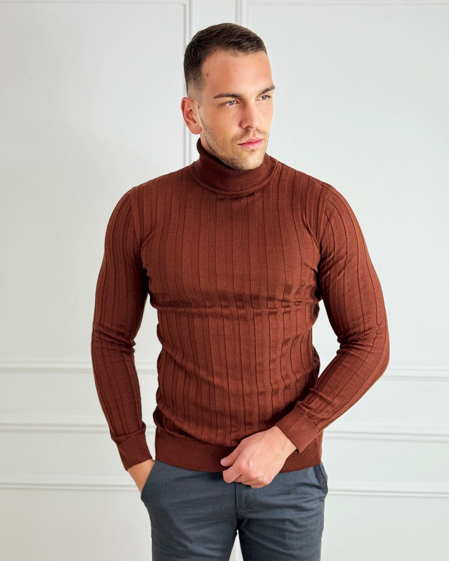 Muška rolka u cigla boji