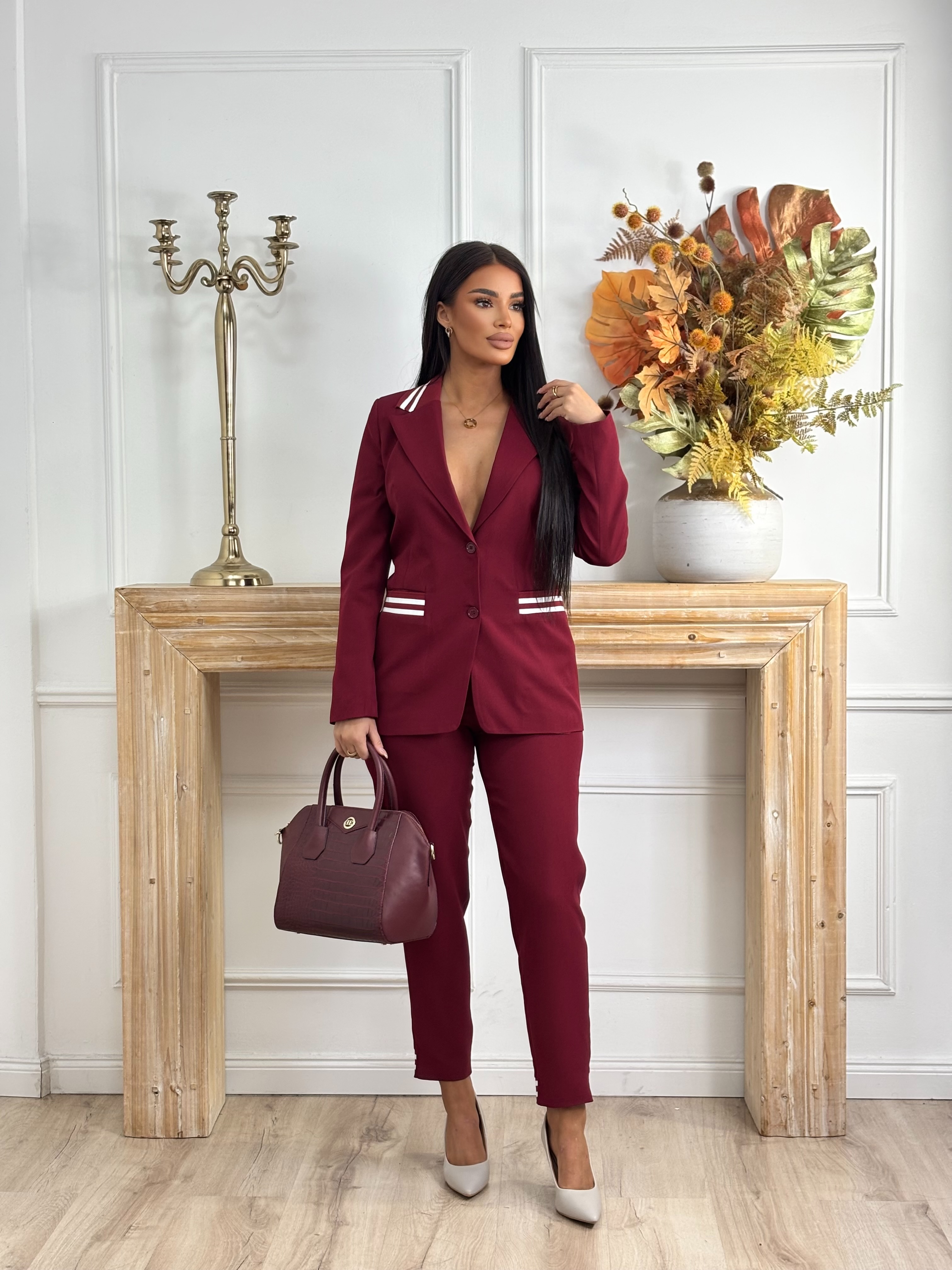 Bordo sportsko/elegantni komplet sa prugama