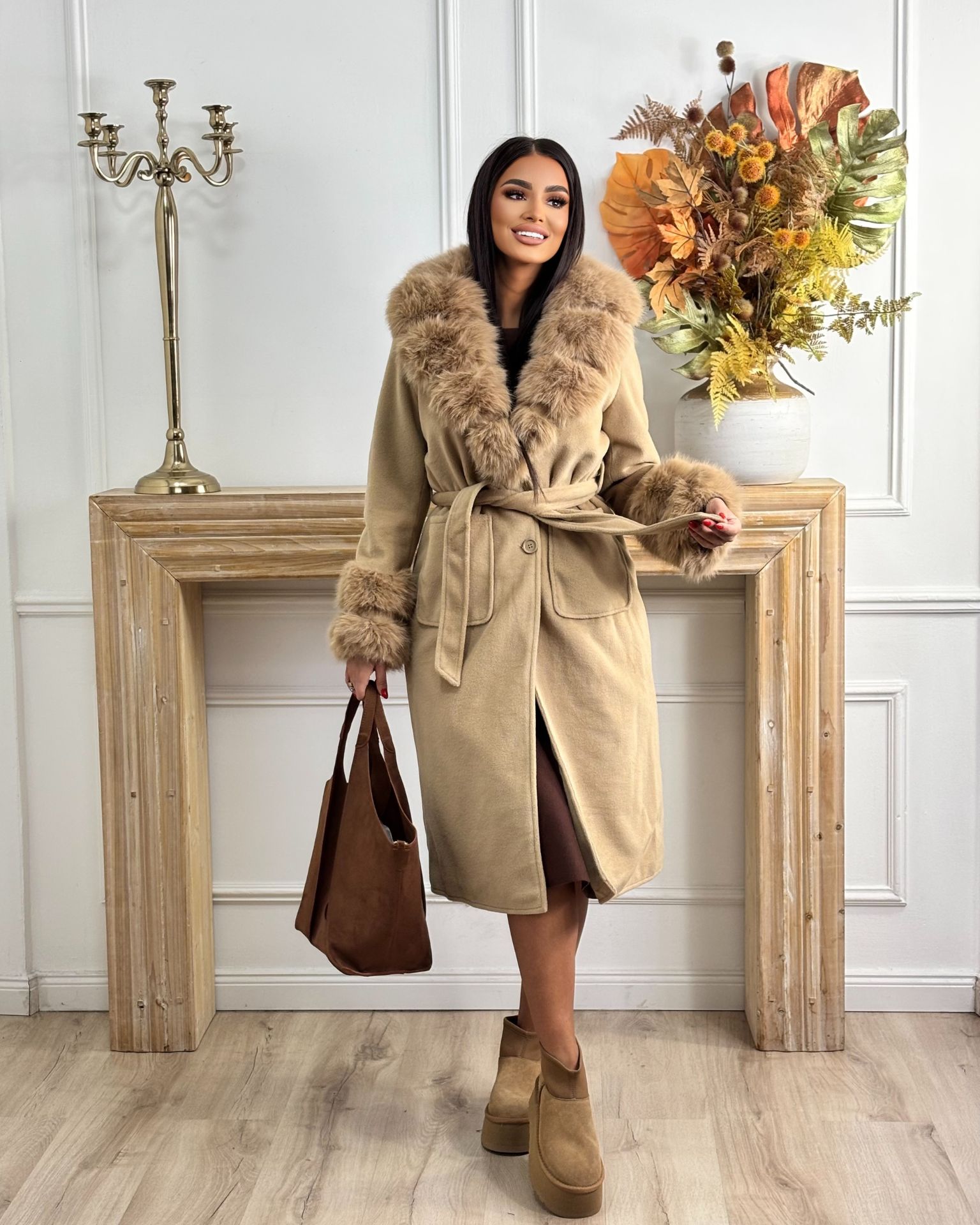 Bež kaput sa eko krznom