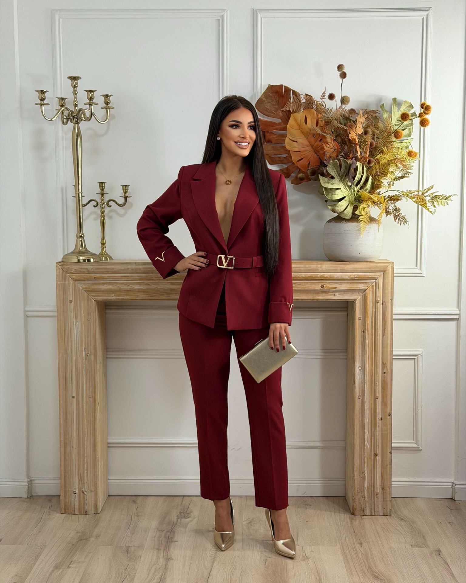 Bordo komplet sa pojasom i pantalonama cigaret kroja