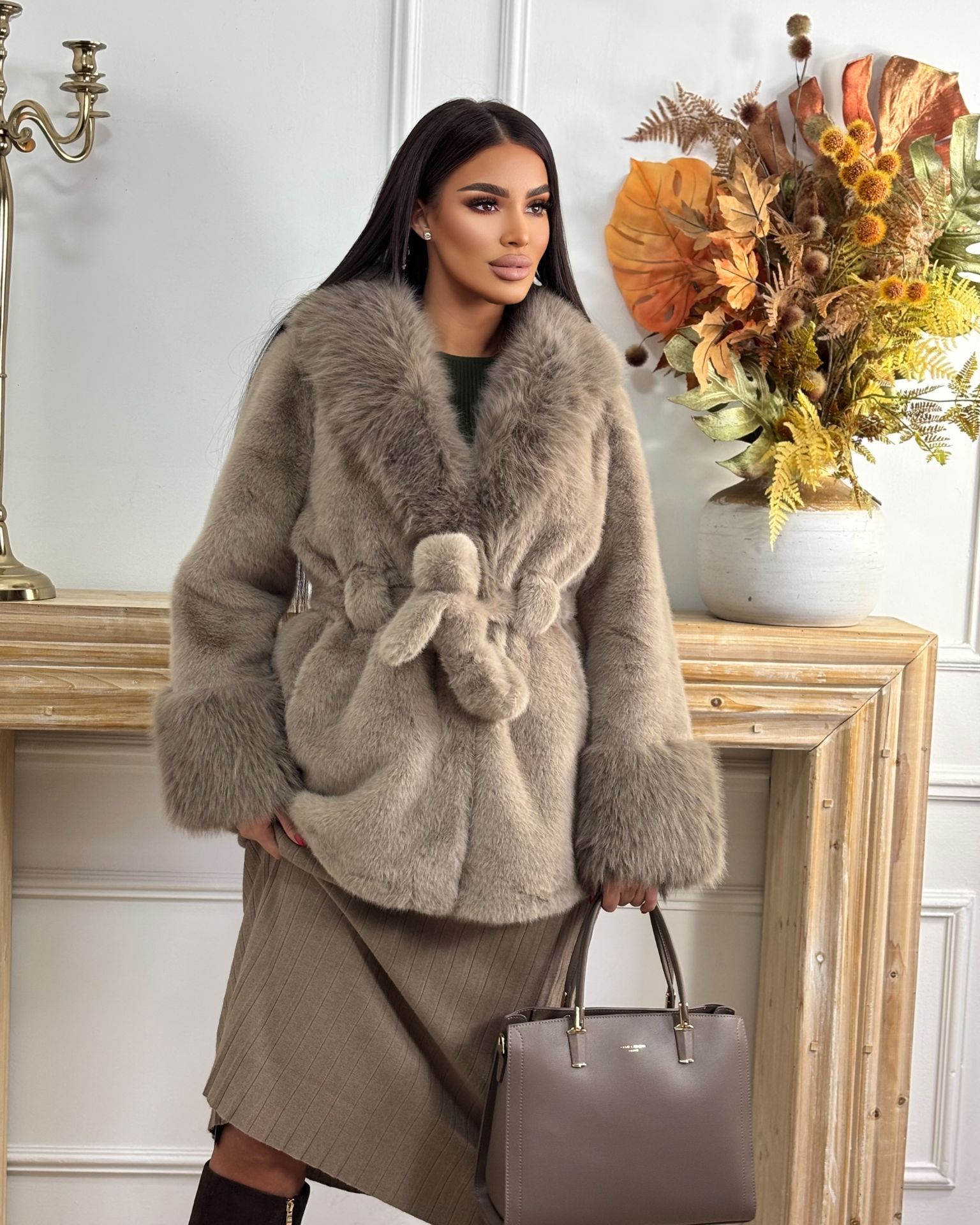 Bež bunda od eko krzna