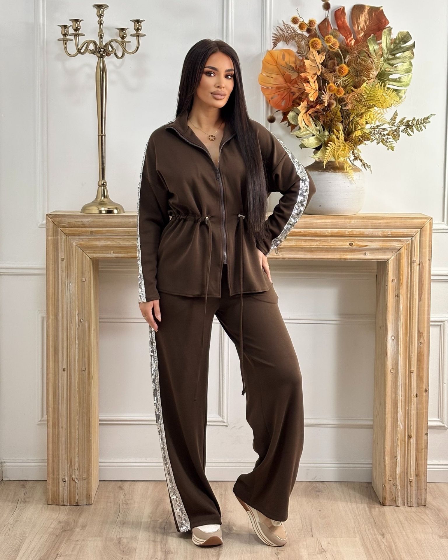 Komplet trenerka braon sa štrasom