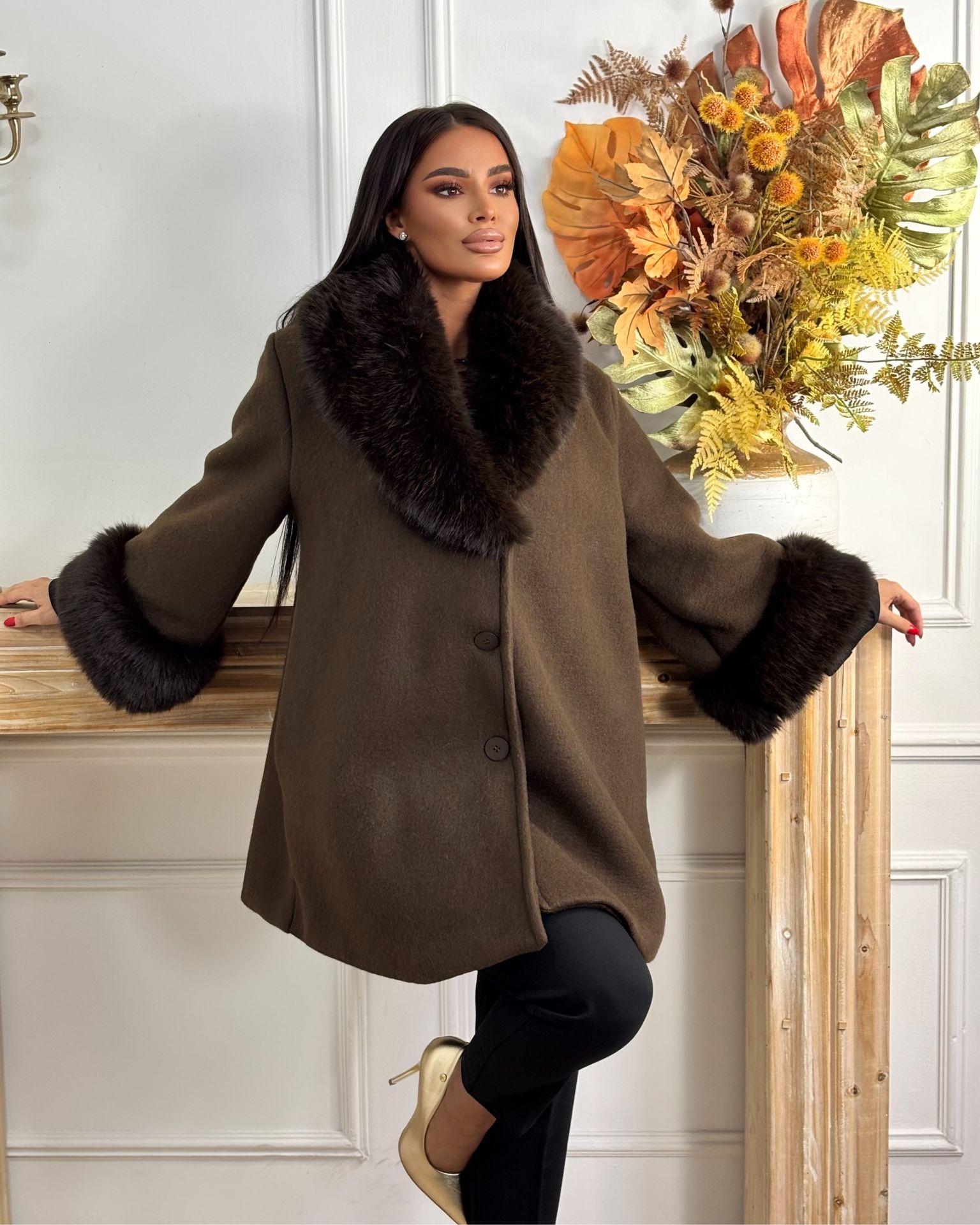 Kratki braon kaput sa eko krznom