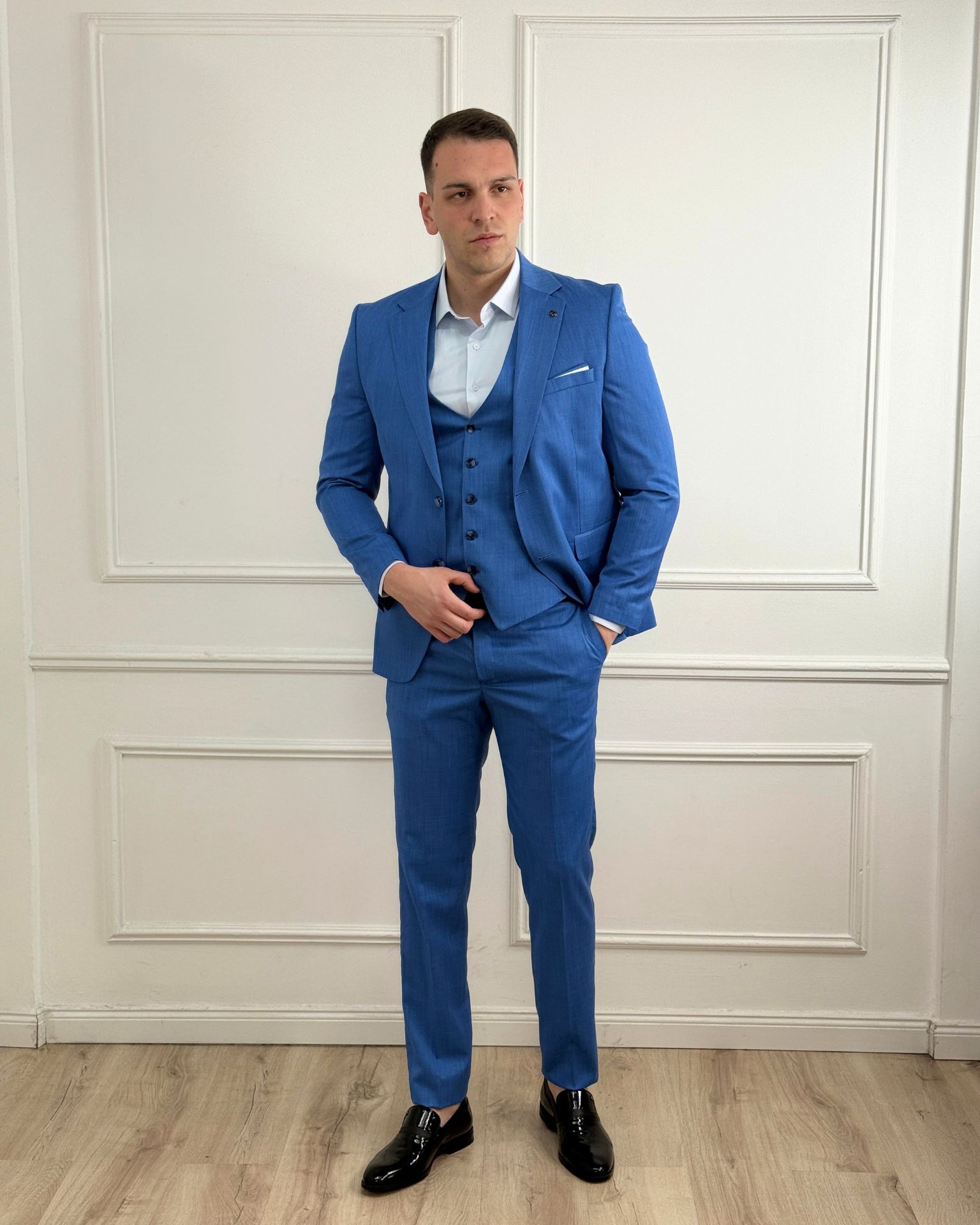 Muško slim fit odelo / sofisticirana plava